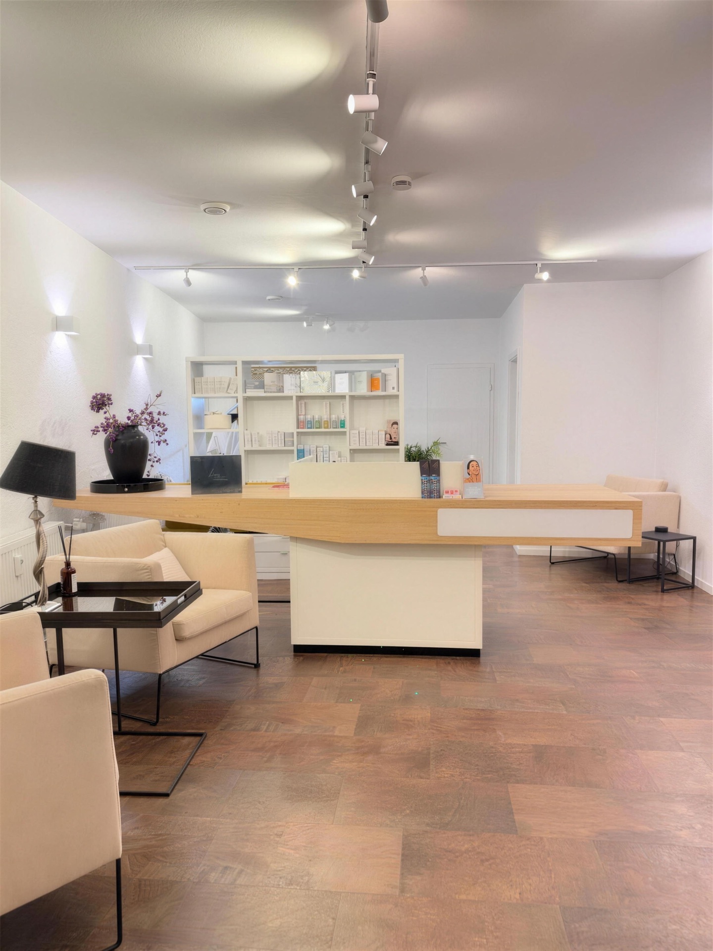 Empfangsbereich K1 Kosmetik Straubing – Rot-Kreuz-Platz 5